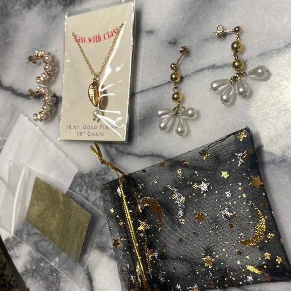 Jewelry bundle 18 KT gold chain necklace real pearl crowie shell - Picture 9 of 11